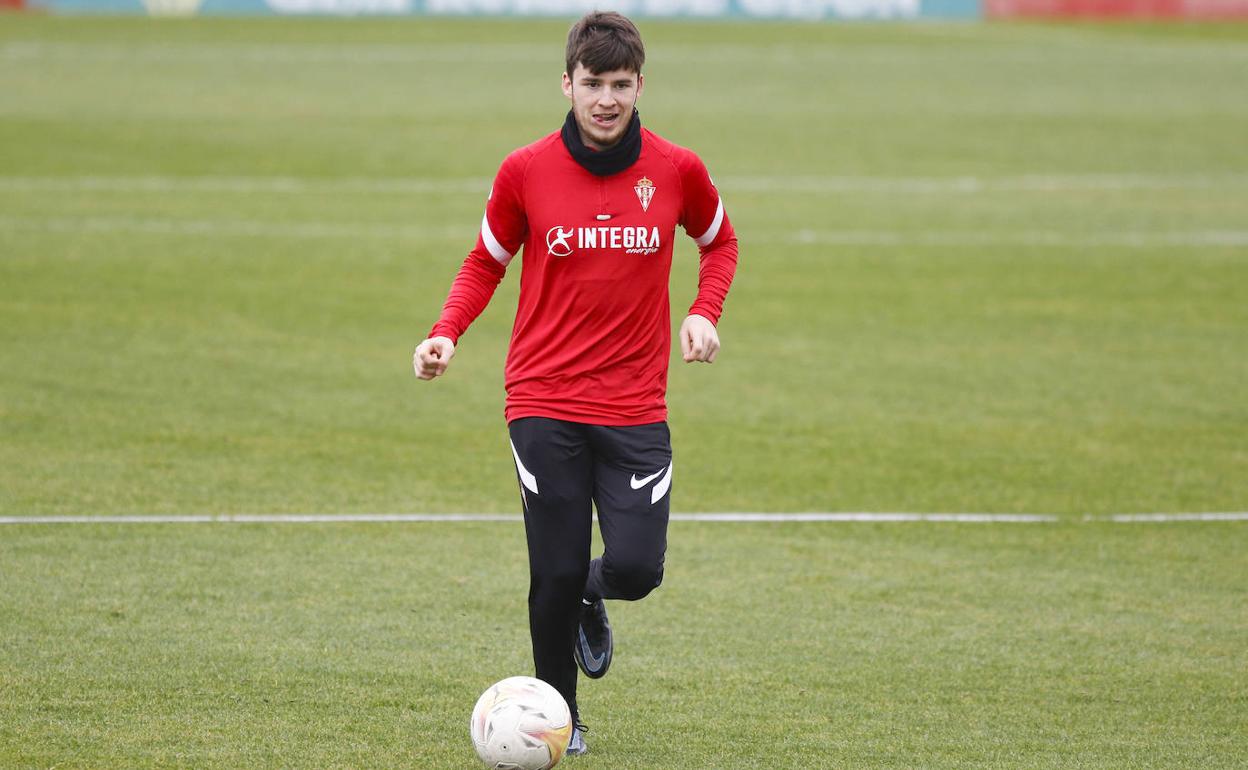 Guille Rosas en un entrenamiento del Sporting.