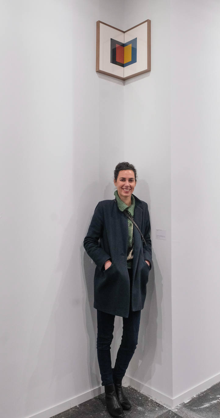 La Feria Internacional de Arte Contemporáneo de Madrid, una de las más importantes del sector, comenzaba este miércoles tras dos años de pandemia. En esta primera jornada han acudido la Galería AMT, Galería Llamazares, Aurora Vigil-Escalera, Irma Álvaraez-Laviada, Avelino SALA, Carolina Compostizo y Fernando Masaveu.