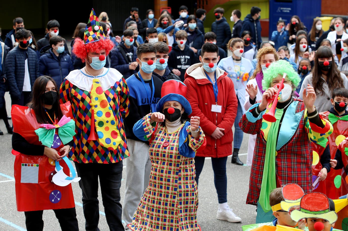 Los centros educativos de Oviedo celebran el Carnaval con los más pequeños en un jueves lleno de fiesta y actividades.