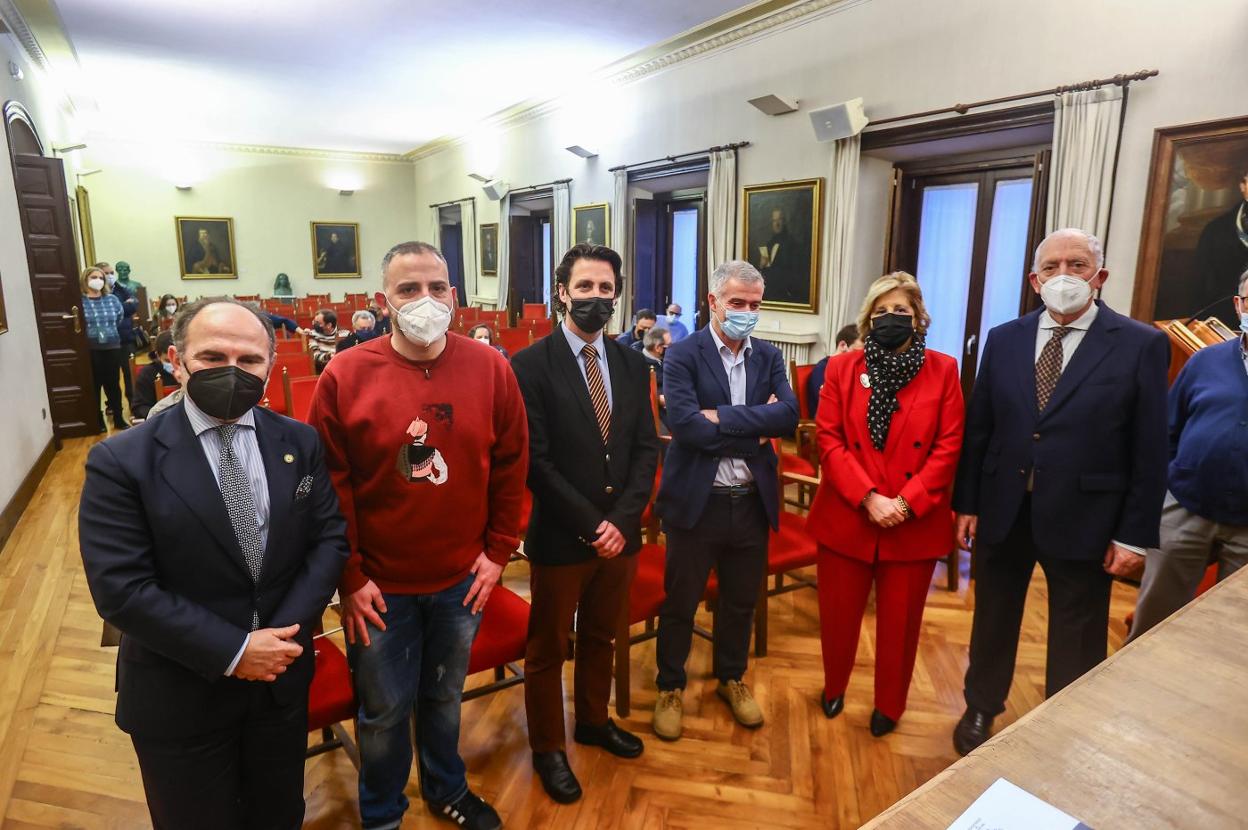 Ignacio Villaverde, Damián Barreiro Maceiras, Roberto Fernández Llera, Miguel Presno, Victoria Rodríguez Escudero y Ramón Rodríguez. 