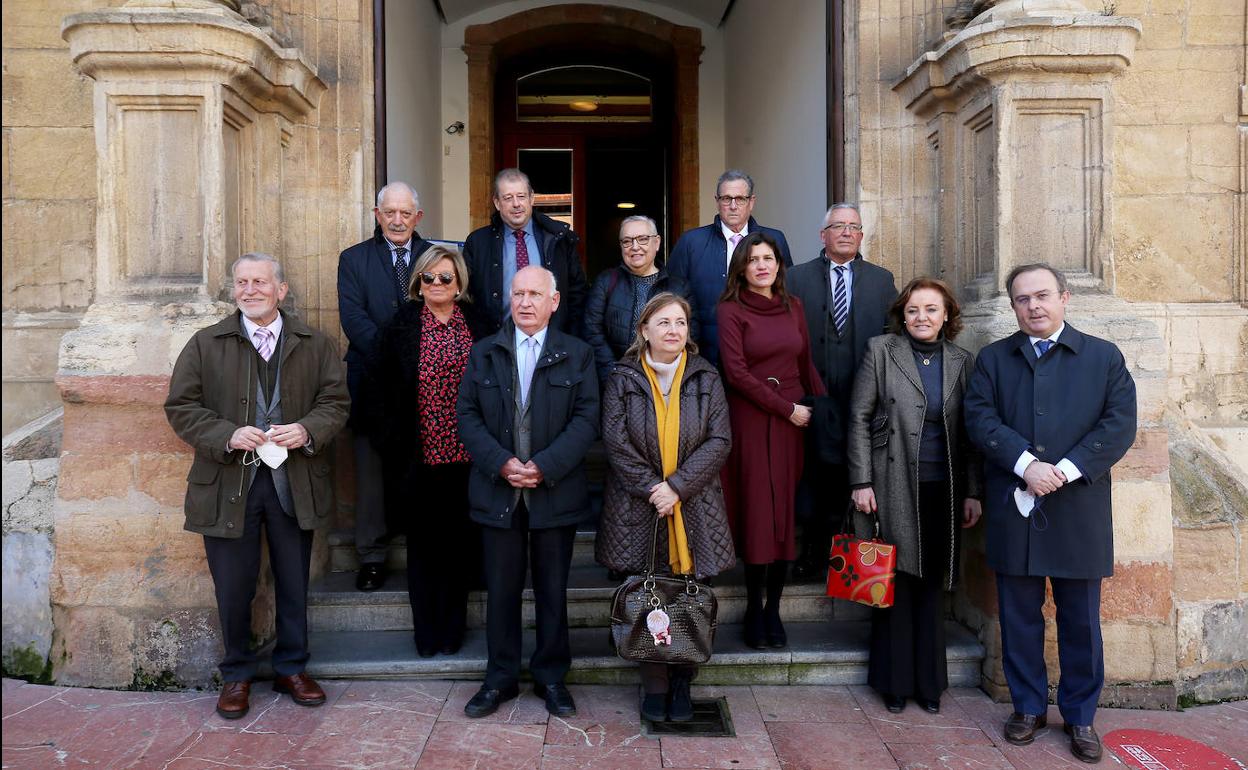 Foto de familia del jurado antes del fallo.