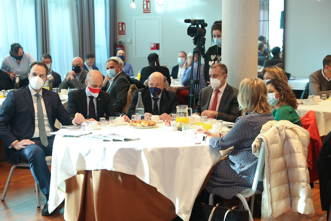 La Jornada «Presente y futuro del deporte», organizada por EL COMERCIO y el Real Grupo de Cultura Covadonga, reunió a dirigentes y gestores deportivos de la ciudad, y contó con la participación del secretario de Estado para el Deporte y presidente del Consejo Superior de Deportes, José Manuel Franco