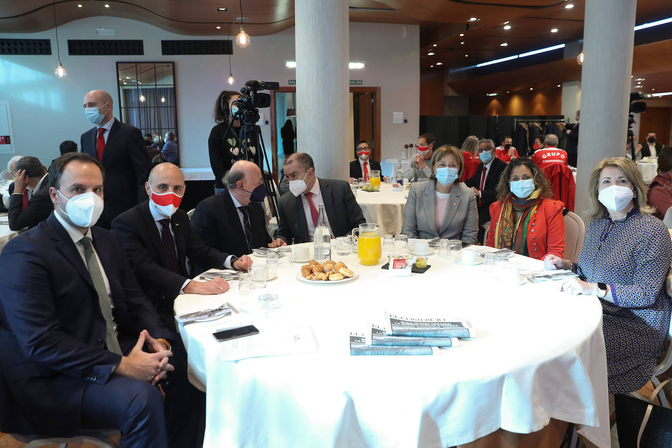 La Jornada «Presente y futuro del deporte», organizada por EL COMERCIO y el Real Grupo de Cultura Covadonga, reunió a dirigentes y gestores deportivos de la ciudad, y contó con la participación del secretario de Estado para el Deporte y presidente del Consejo Superior de Deportes, José Manuel Franco