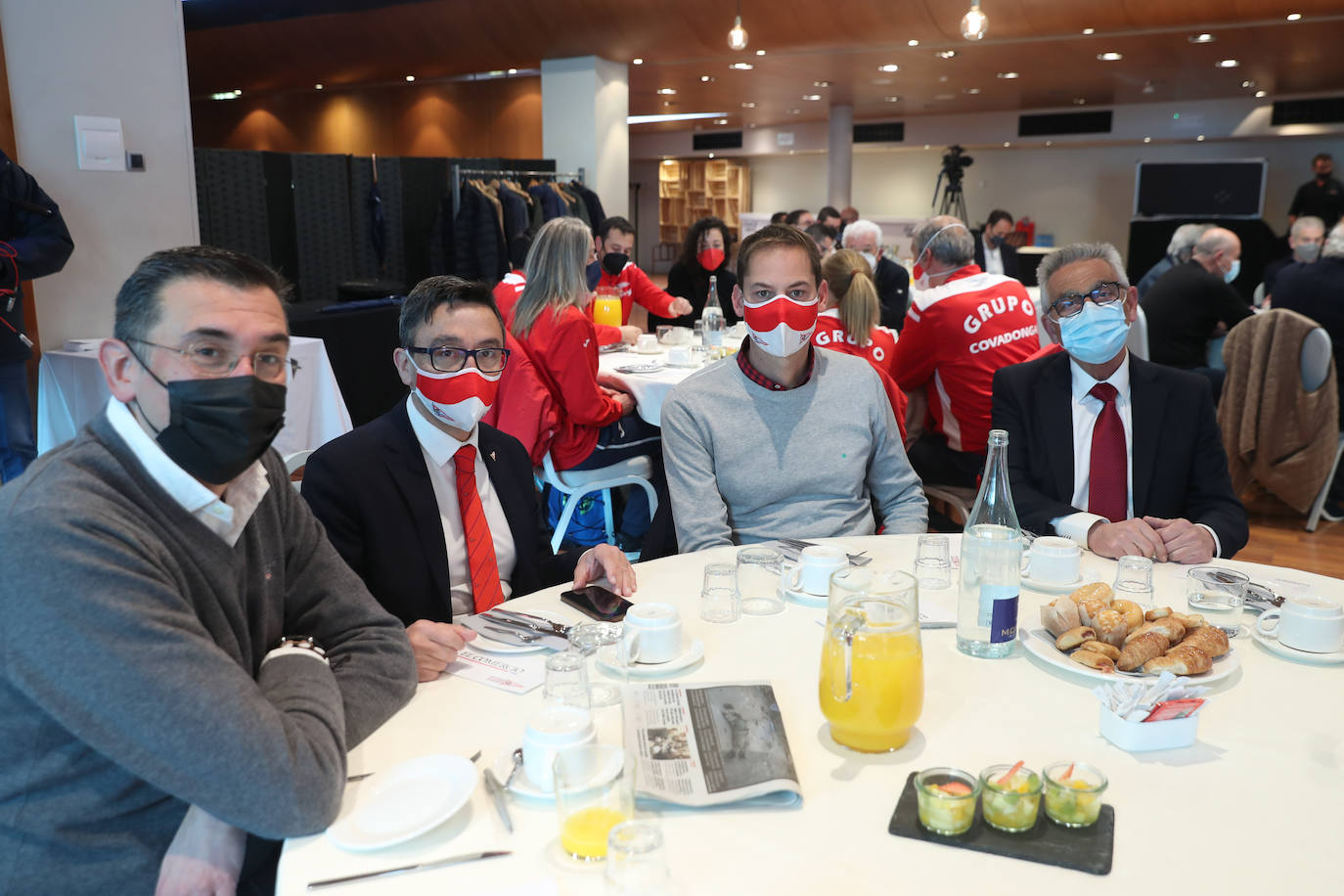 La Jornada «Presente y futuro del deporte», organizada por EL COMERCIO y el Real Grupo de Cultura Covadonga, reunió a dirigentes y gestores deportivos de la ciudad, y contó con la participación del secretario de Estado para el Deporte y presidente del Consejo Superior de Deportes, José Manuel Franco