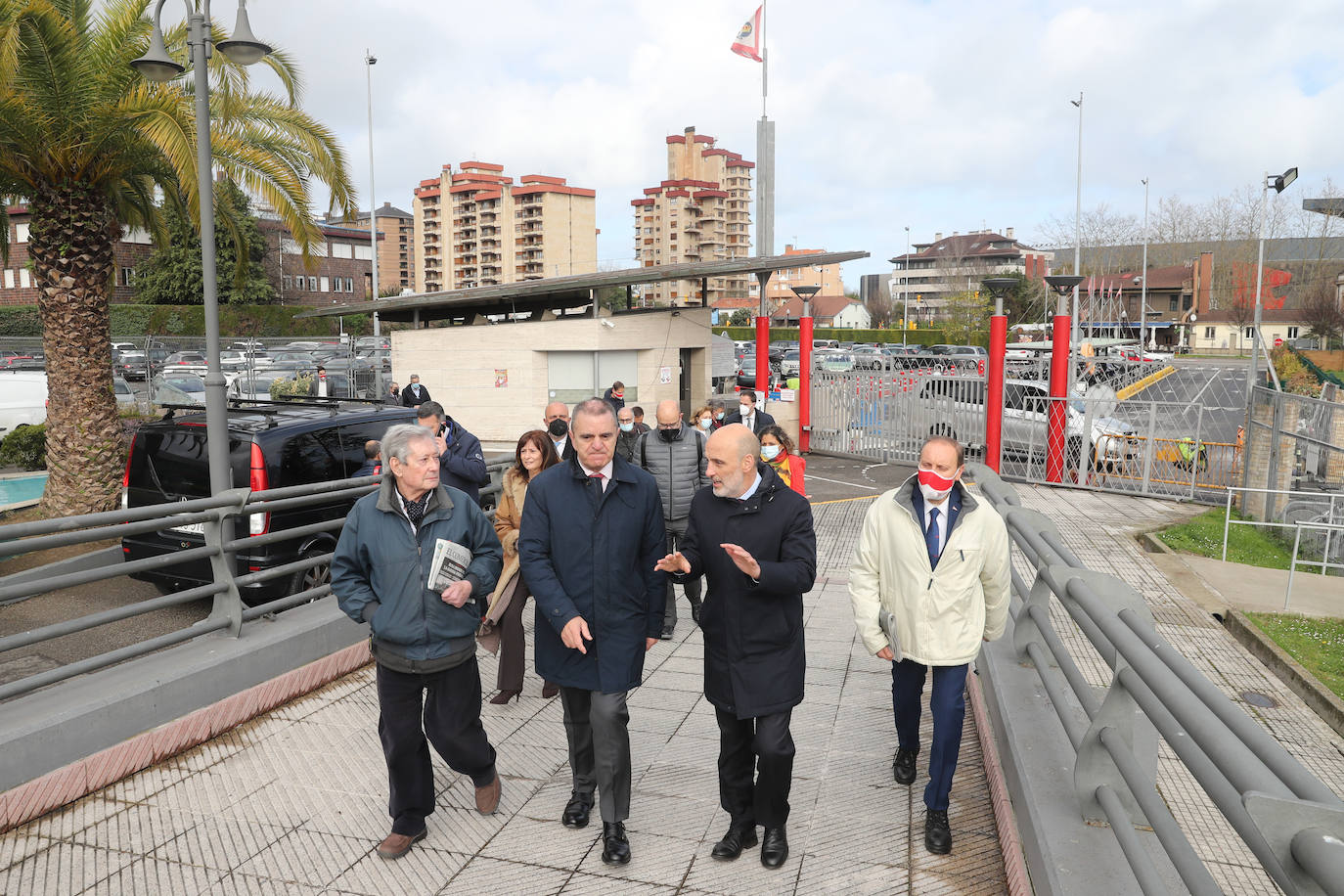 Tras participar en la Jornada «Presente y futuro del deporte», el secretario de Estado para el Deporte visitó el Real Grupo de Cultura Covadonga y algunas instalaciones deportivas municipales, como El Molinón y la pista de atletismo de Las Mestas