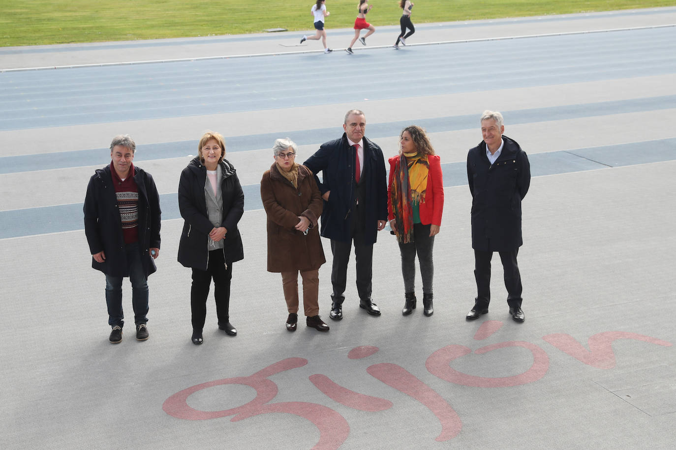 Tras participar en la Jornada «Presente y futuro del deporte», el secretario de Estado para el Deporte visitó el Real Grupo de Cultura Covadonga y algunas instalaciones deportivas municipales, como El Molinón y la pista de atletismo de Las Mestas