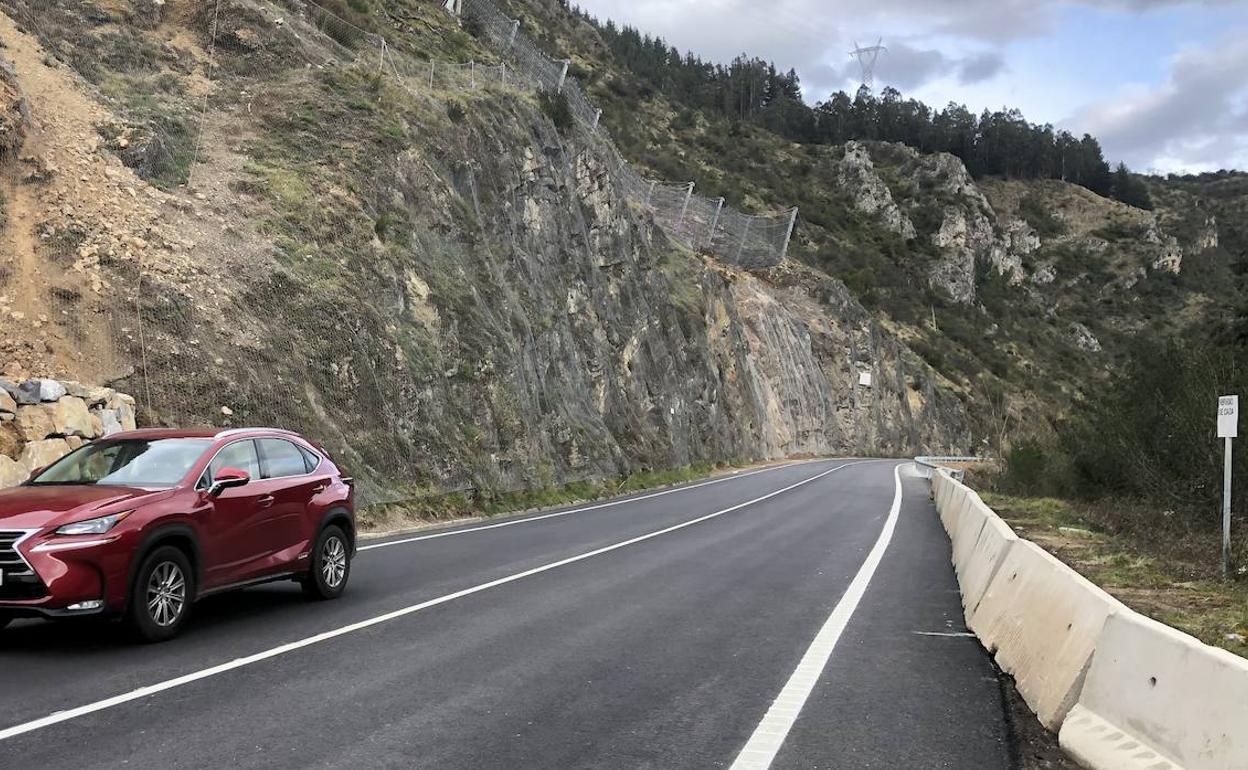 Desde el mediodía de este sábado están de nuevo abiertos los dos carriles de la AS-15 en Soto de la Barca (Tineo).