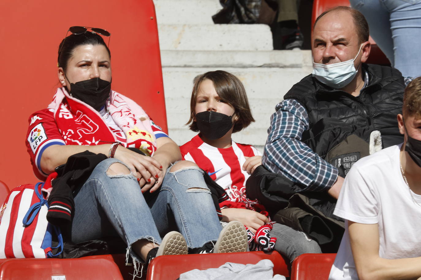 Fotos: ¿Estuviste en el Sporting - Zaragoza? ¡Búscate!