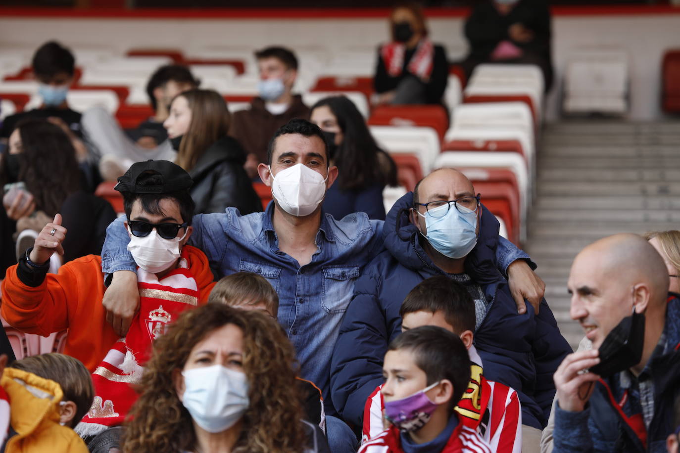 Fotos: ¿Estuviste en el Sporting - Zaragoza? ¡Búscate!