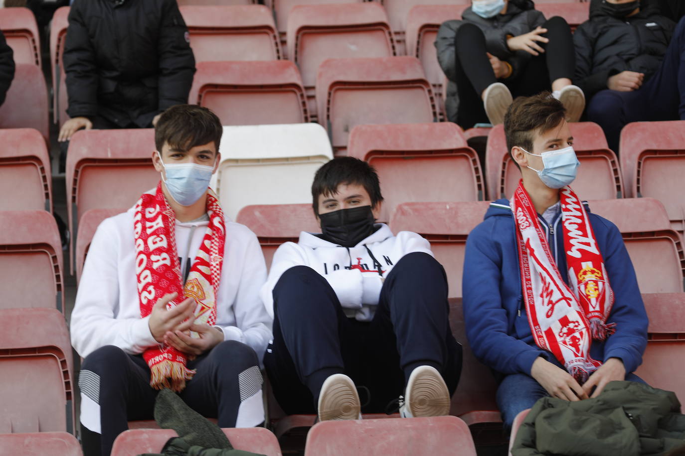 Fotos: ¿Estuviste en el Sporting - Zaragoza? ¡Búscate!