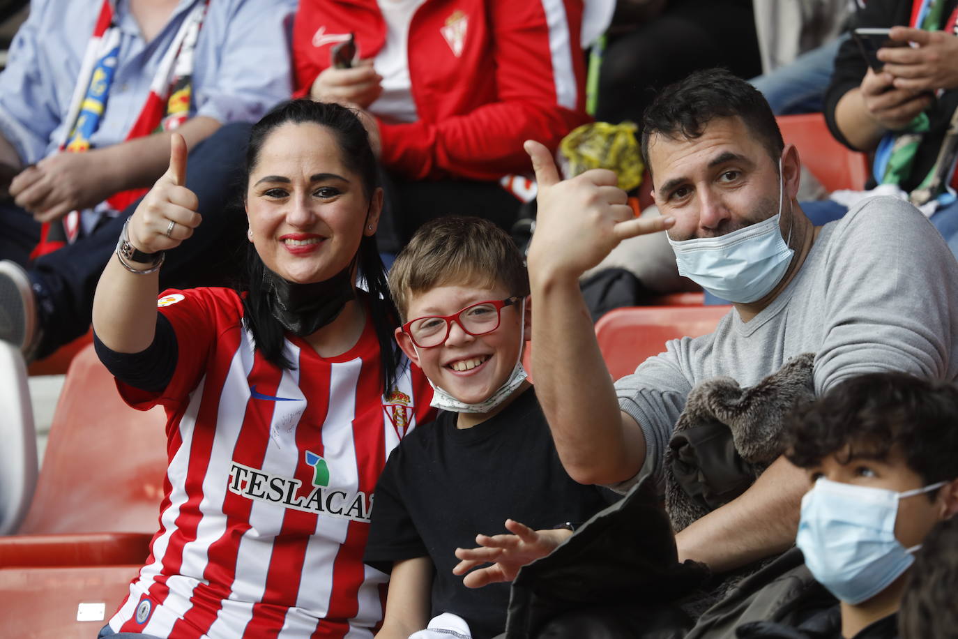 Fotos: ¿Estuviste en el Sporting - Zaragoza? ¡Búscate!