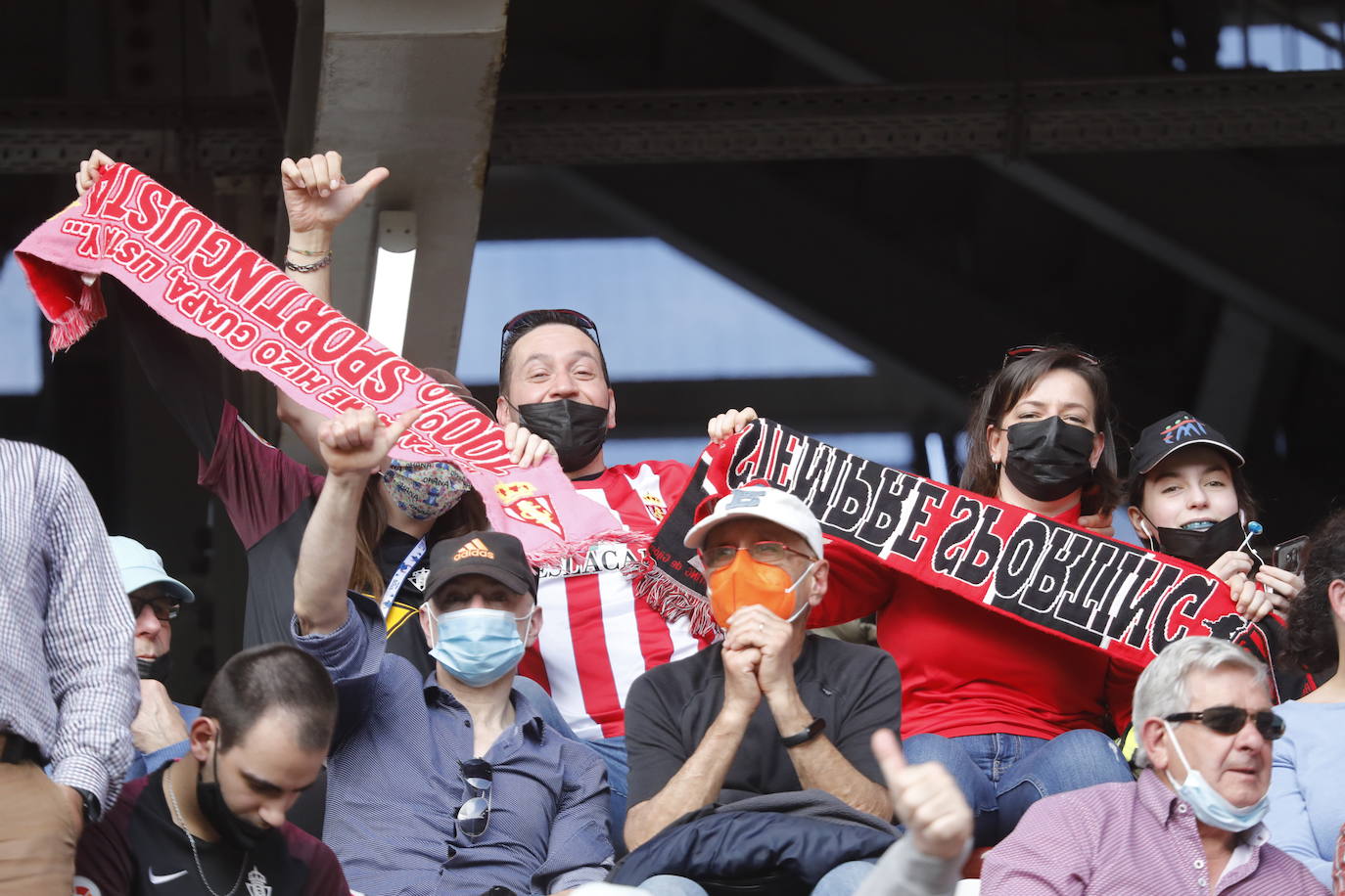 Fotos: ¿Estuviste en el Sporting - Zaragoza? ¡Búscate!