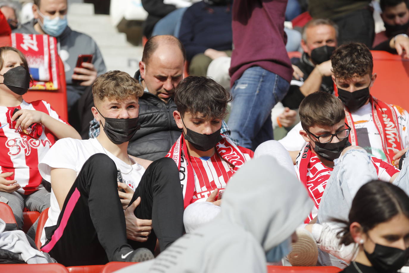 Fotos: ¿Estuviste en el Sporting - Zaragoza? ¡Búscate!