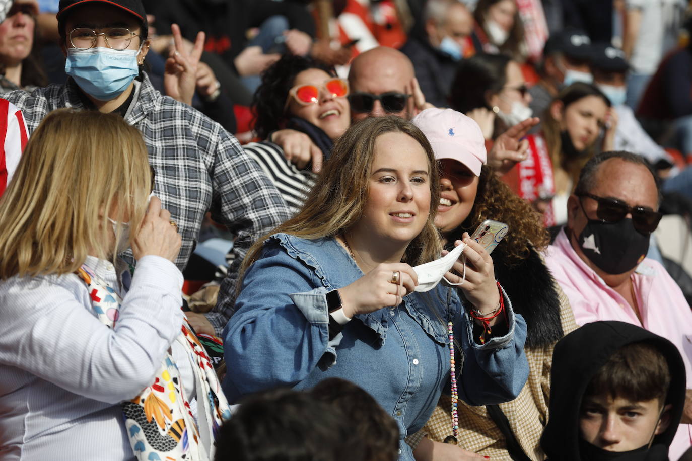 Fotos: ¿Estuviste en el Sporting - Zaragoza? ¡Búscate!