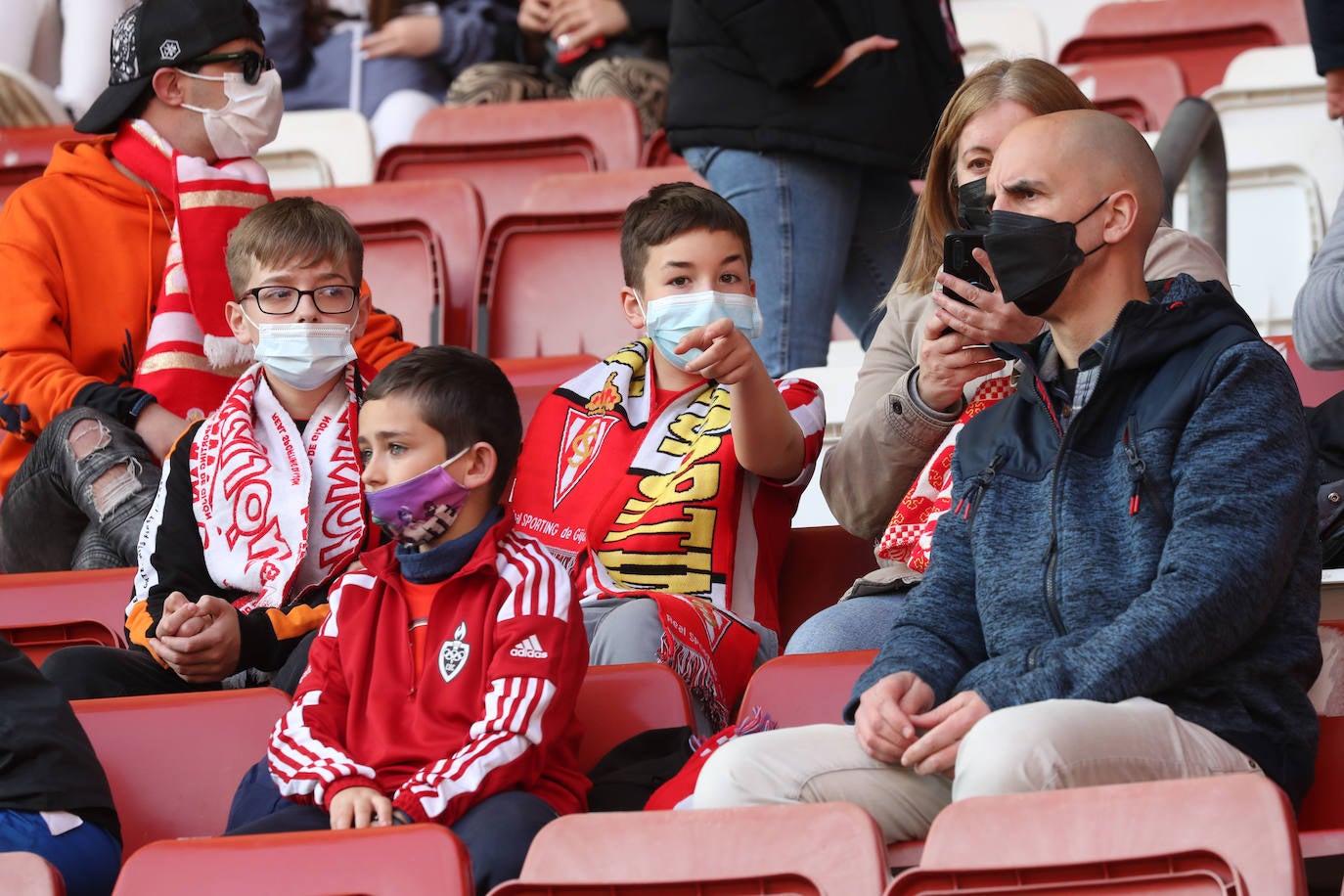 Fotos: ¿Estuviste en el Sporting - Zaragoza? ¡Búscate!