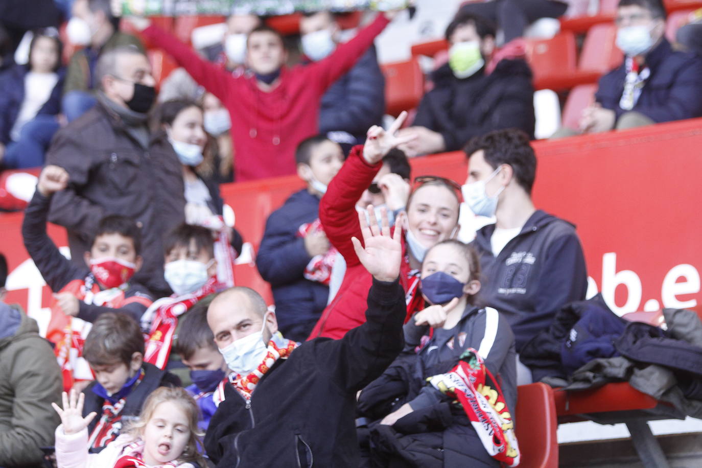 Fotos: ¿Estuviste en el Sporting - Zaragoza? ¡Búscate!