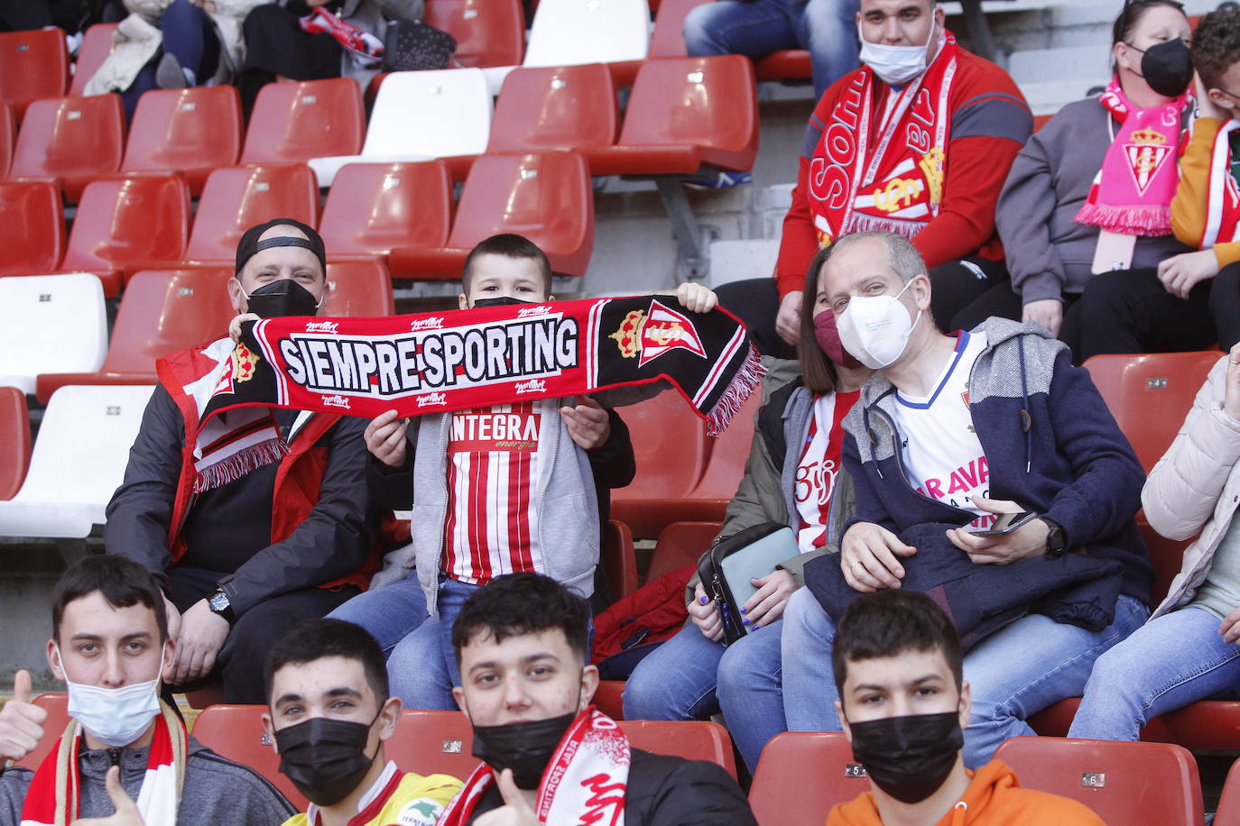 Fotos: ¿Estuviste en el Sporting - Zaragoza? ¡Búscate!