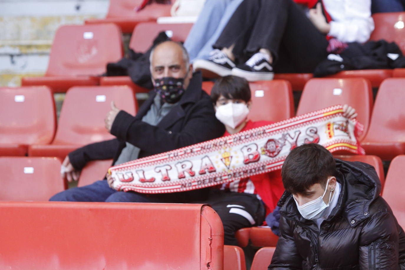 Fotos: ¿Estuviste en el Sporting - Zaragoza? ¡Búscate!