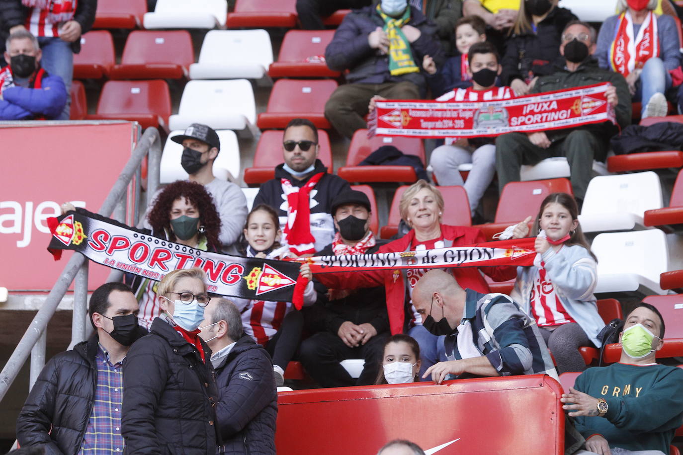 Fotos: ¿Estuviste en el Sporting - Zaragoza? ¡Búscate!