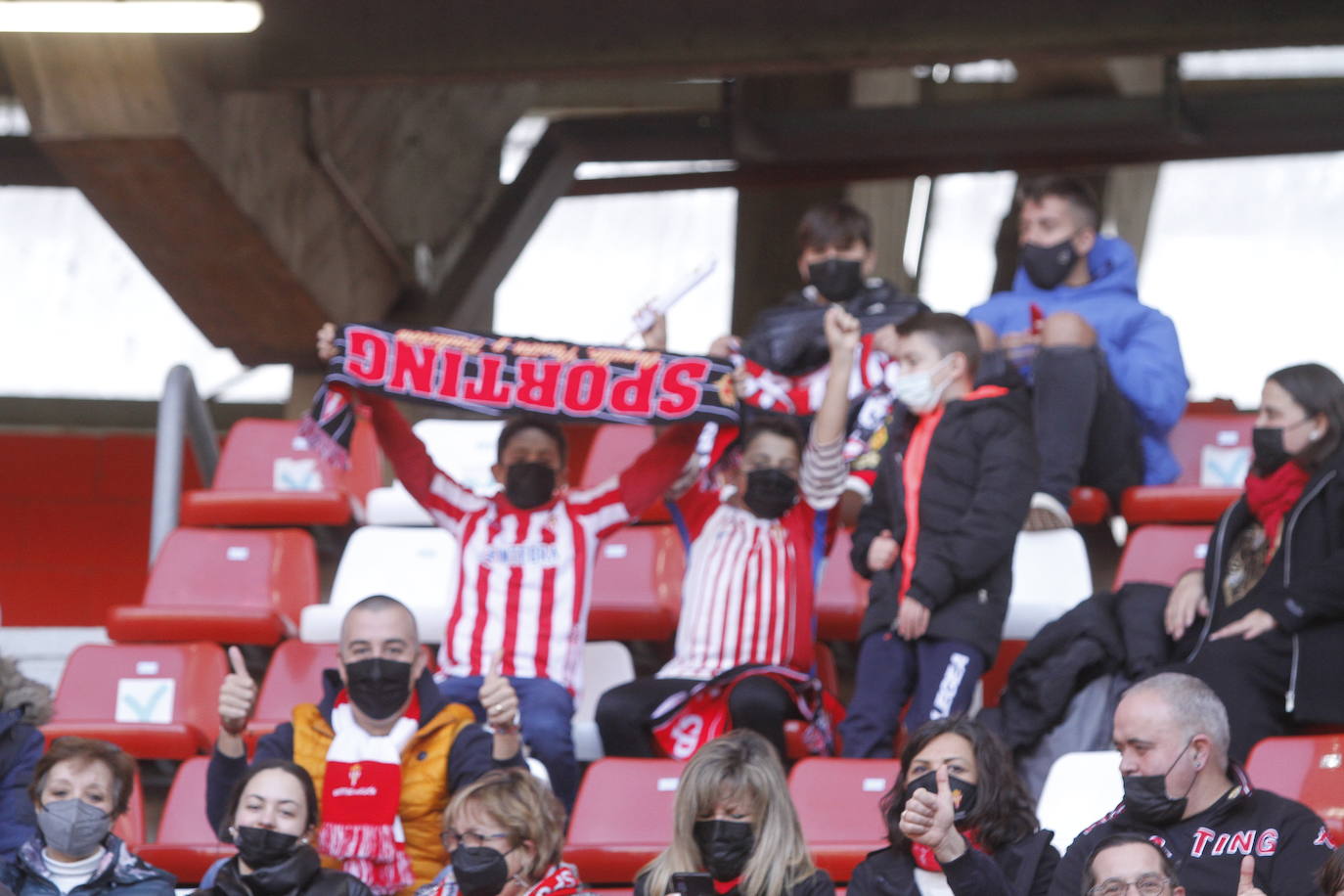 Fotos: ¿Estuviste en el Sporting - Zaragoza? ¡Búscate!