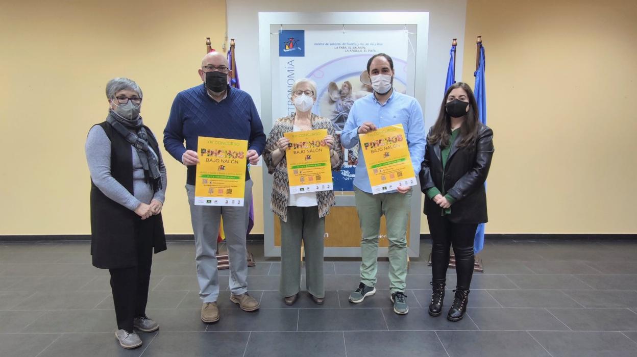 Los alcaldes de los tres Ayuntamientos del Bajo Nalón y las ediles de Turismo presentaron el concurso. 