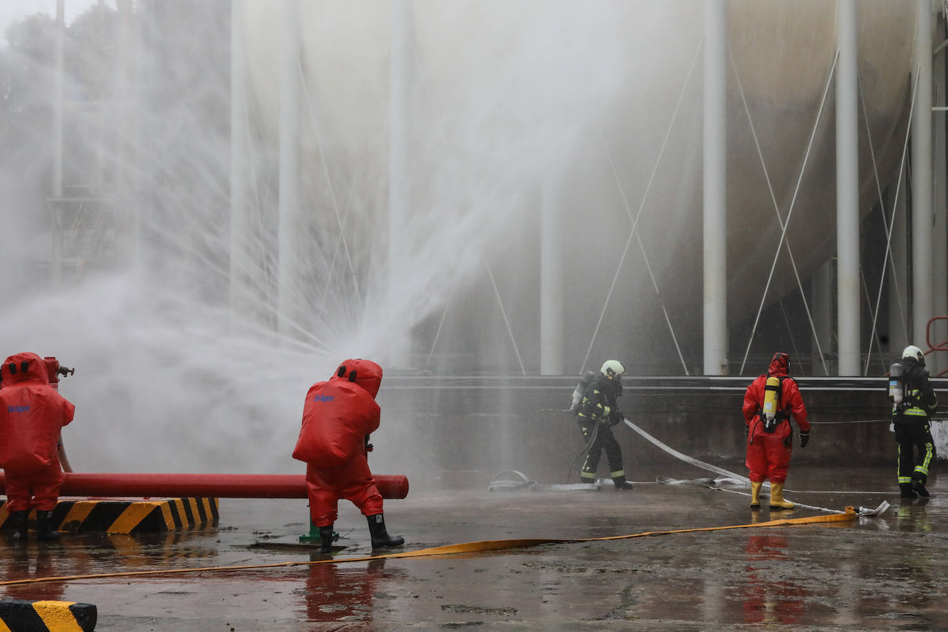 Fotos: Una hipotética fuga de amoniaco en Fertiberia
