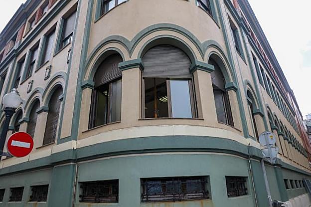 Comienzan a apuntalar el interior del edificio del colegio San Vicente de Paúl de Gijón