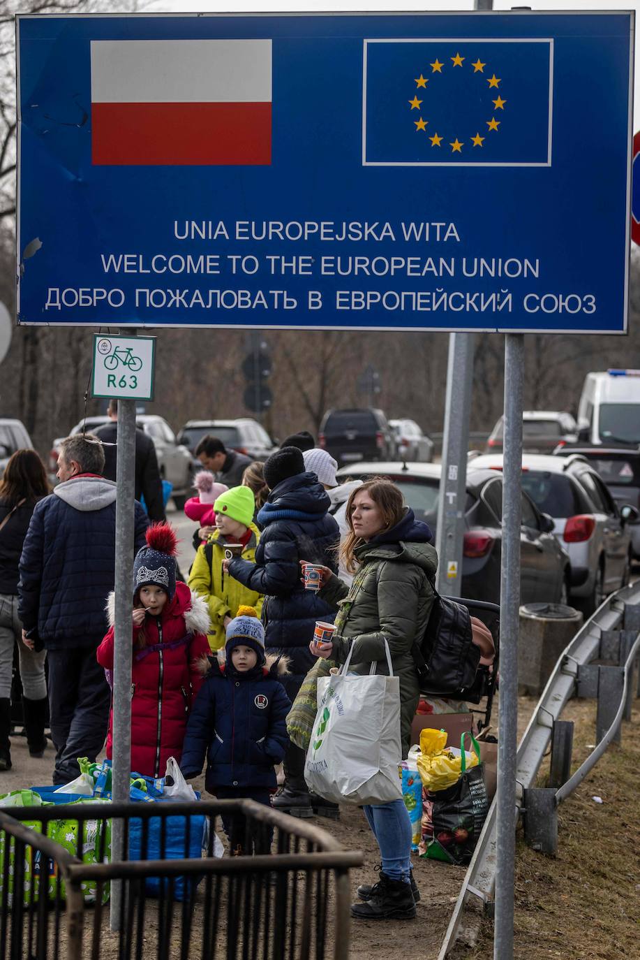 Más de 1,2 millones de ucranianos han atravesado ya las fronteras de su país para huir de la guerra, tras la invasión de Rusia, la mayoría hacia Polonia y Rumanía. Las agencias internacionales estiman que la cifra podría llegar a los cinco millones, en lo que ya se ha convertido en la mayor crisis de refugiados de este siglo.