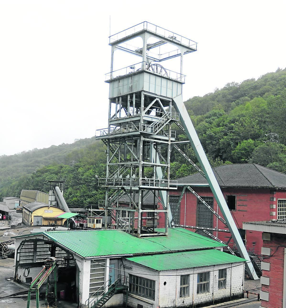 El pozo San Nicolás, en Mieres, es el único que mantiene la actividad extractiva en España. 