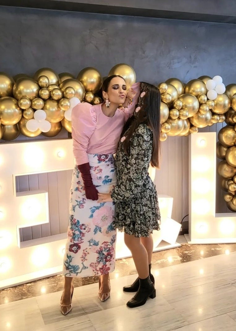 Paula junto a Daniella.