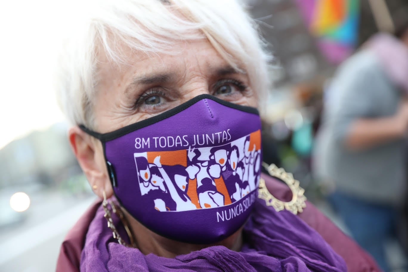 Las mujeres asturianas 'paran' este martes para renovar el impulso en la lucha por la igualdad.Las calles de Gijón se han llenado de miles de personas, unas 5.000, para celebrar el Día Internacional de la Mujer.