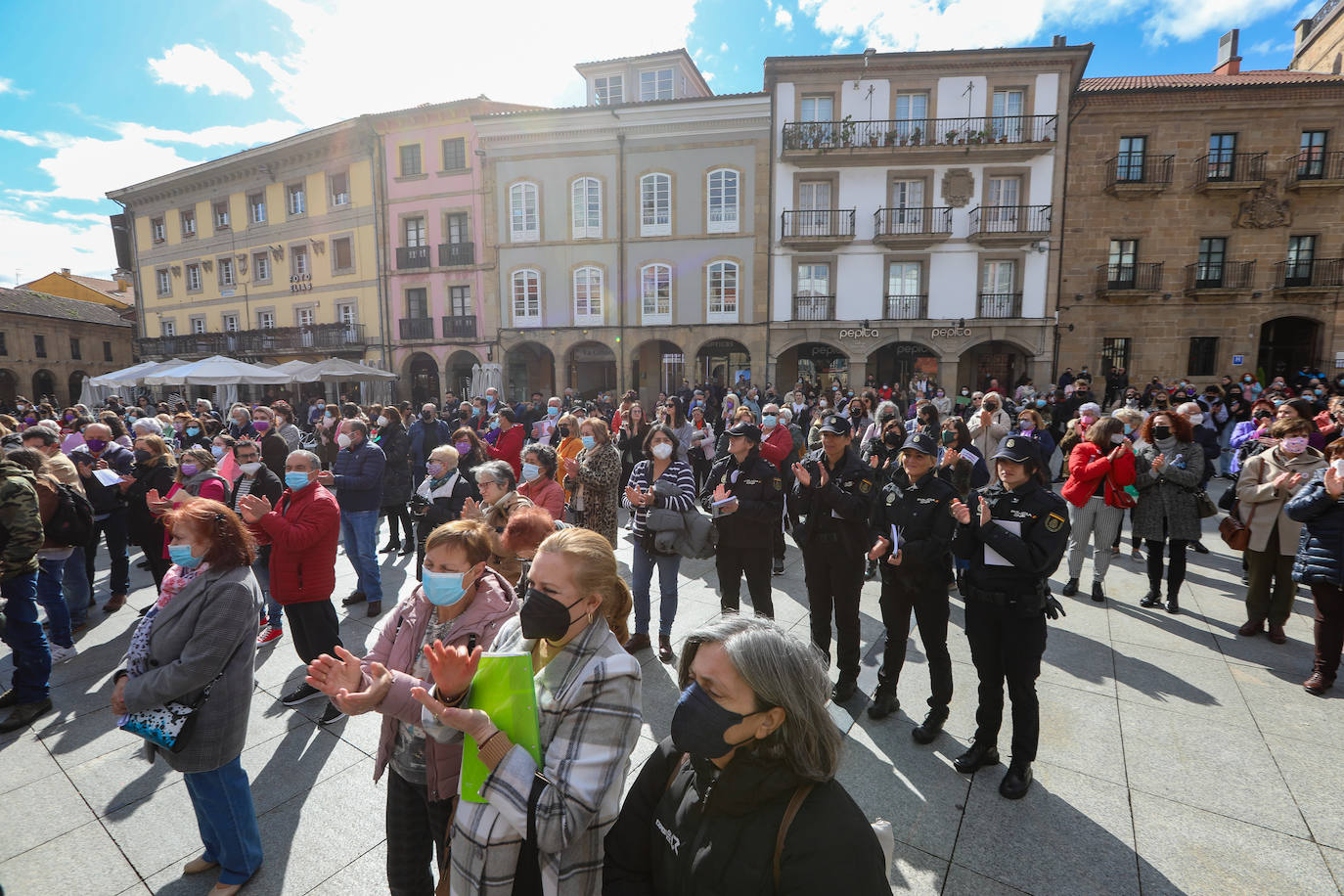 Fotos: 8M, Día de la Mujer. Avilés, «por la dignidad de todas»