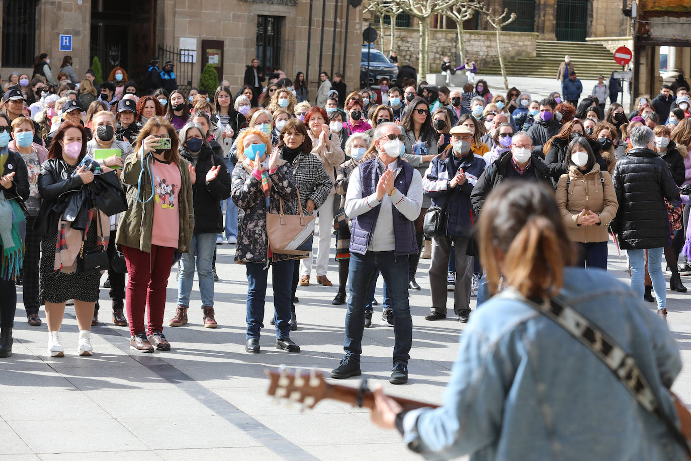 Fotos: 8M, Día de la Mujer. Avilés, «por la dignidad de todas»