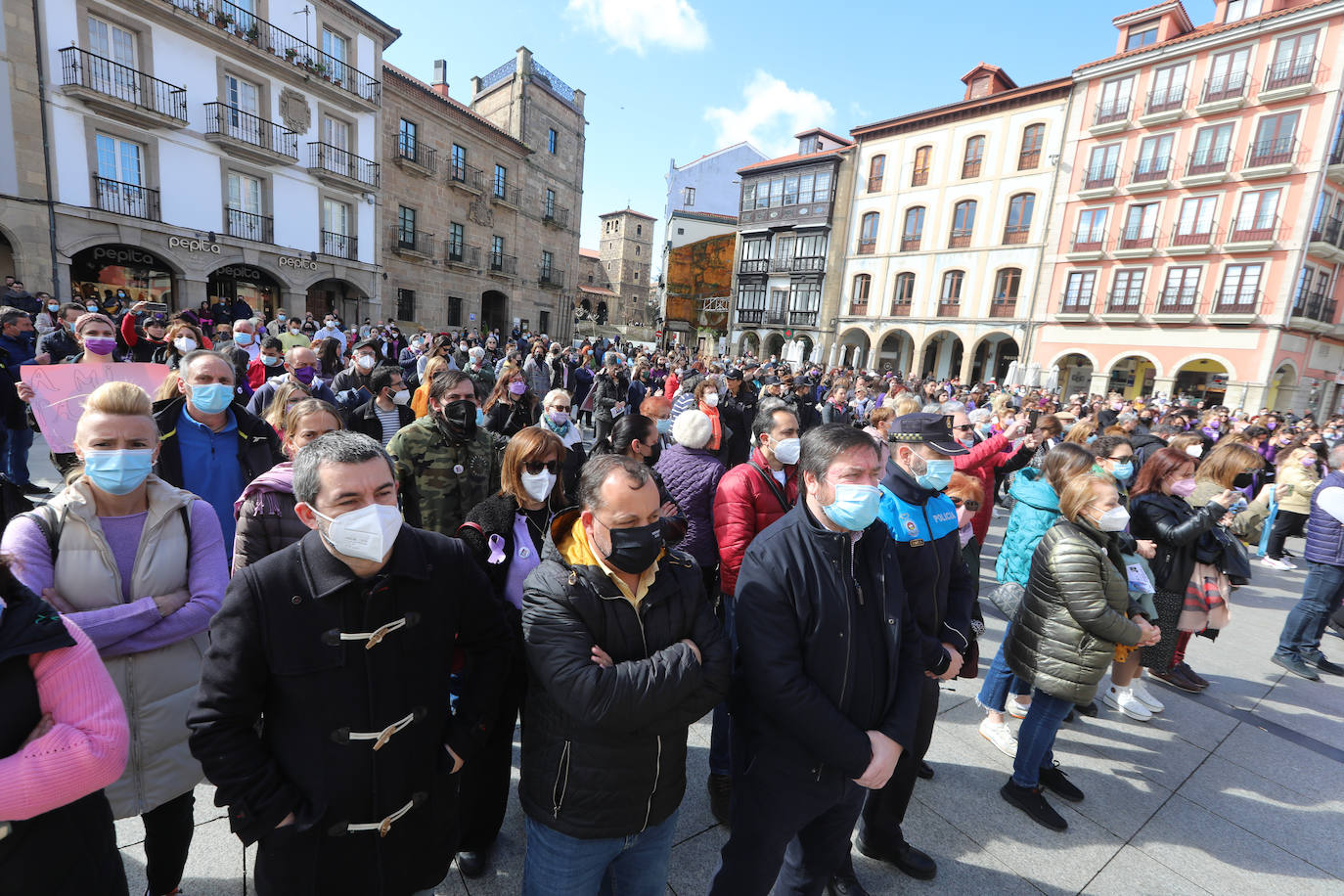 Fotos: 8M, Día de la Mujer. Avilés, «por la dignidad de todas»