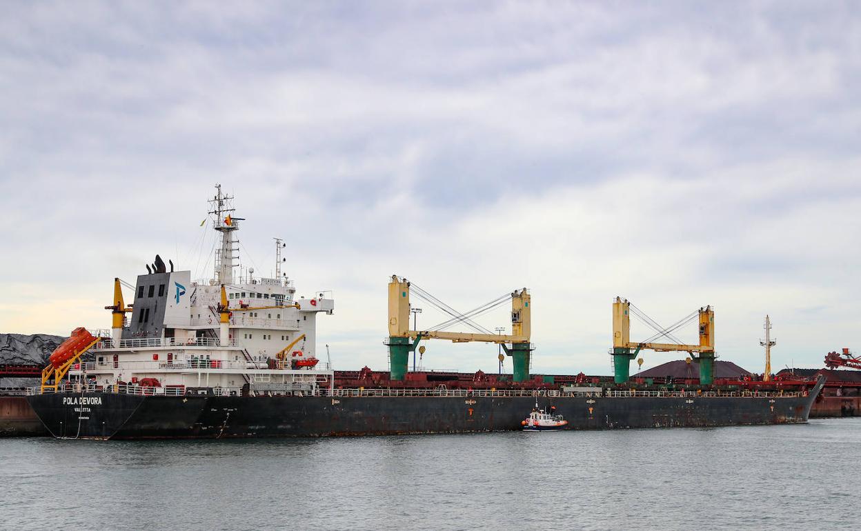 El barco ruso con carbón para Arcelor vuelve a El Musel