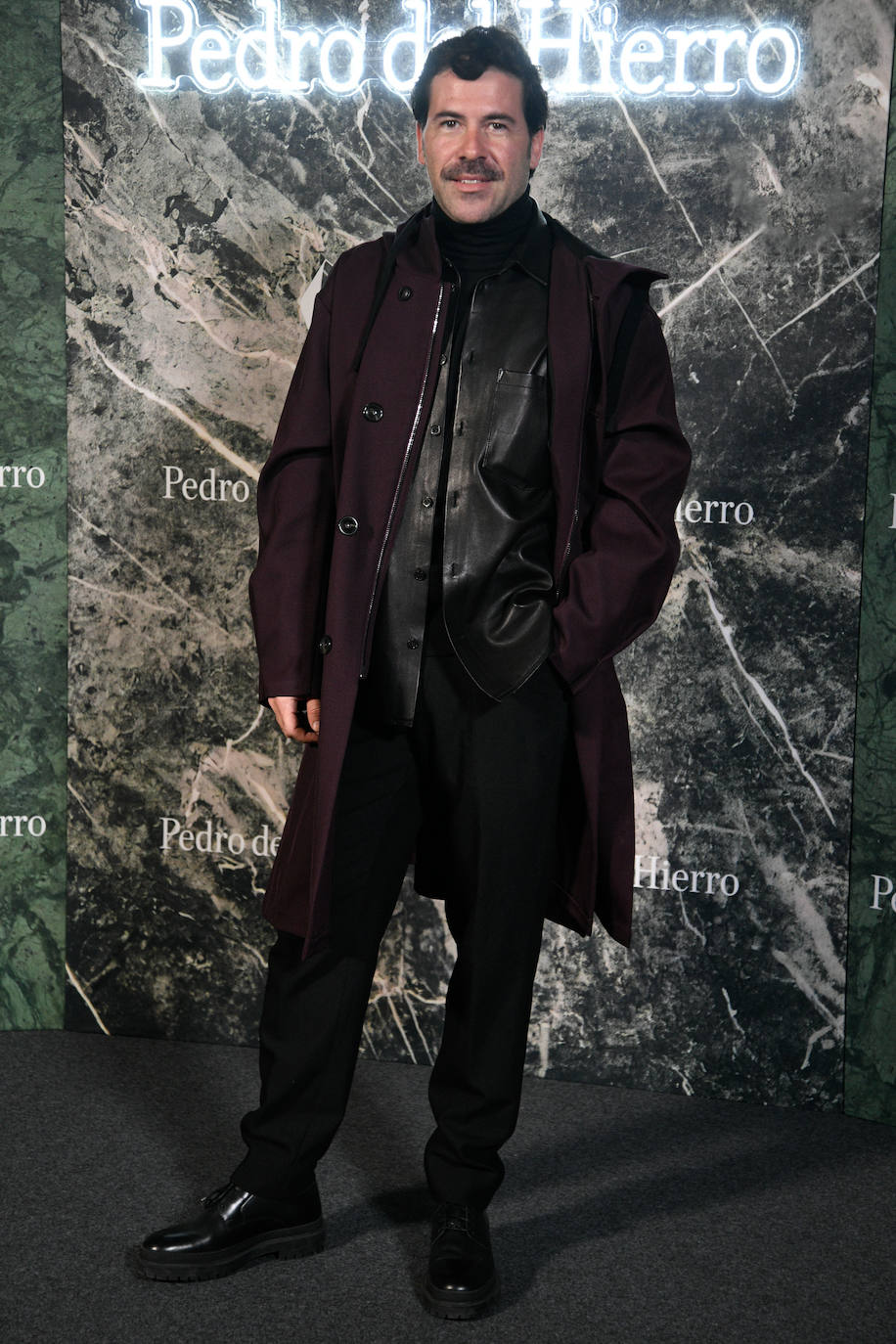 La hija de la infanta Elena, sentada en primera fila junto a otras influencers y rostros conocidos como Paula Echevarría. Victoria Federica no dejó de grabar con su móvil, aunque las cámaras fueron todas para ella.