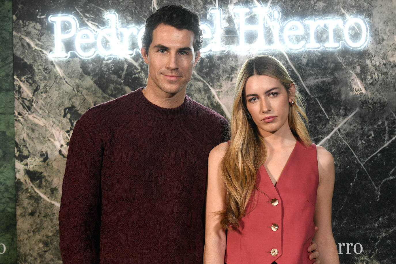 La hija de la infanta Elena, sentada en primera fila junto a otras influencers y rostros conocidos como Paula Echevarría. Victoria Federica no dejó de grabar con su móvil, aunque las cámaras fueron todas para ella.