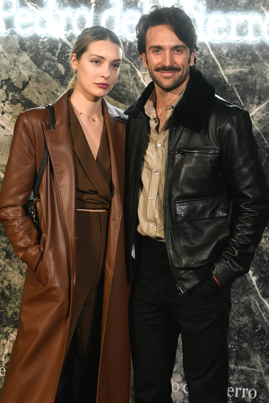 La hija de la infanta Elena, sentada en primera fila junto a otras influencers y rostros conocidos como Paula Echevarría. Victoria Federica no dejó de grabar con su móvil, aunque las cámaras fueron todas para ella.