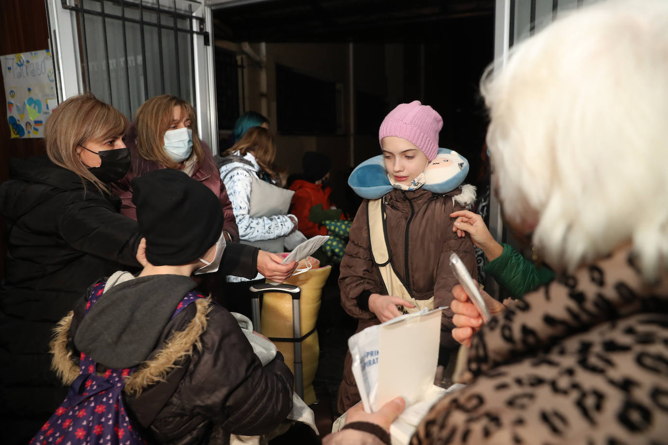 Más de 300 voluntarios han trabajado para adecuar el colegio San José para su llegada: «Hemos conseguido montar una casa para cincuenta personas en dos días»