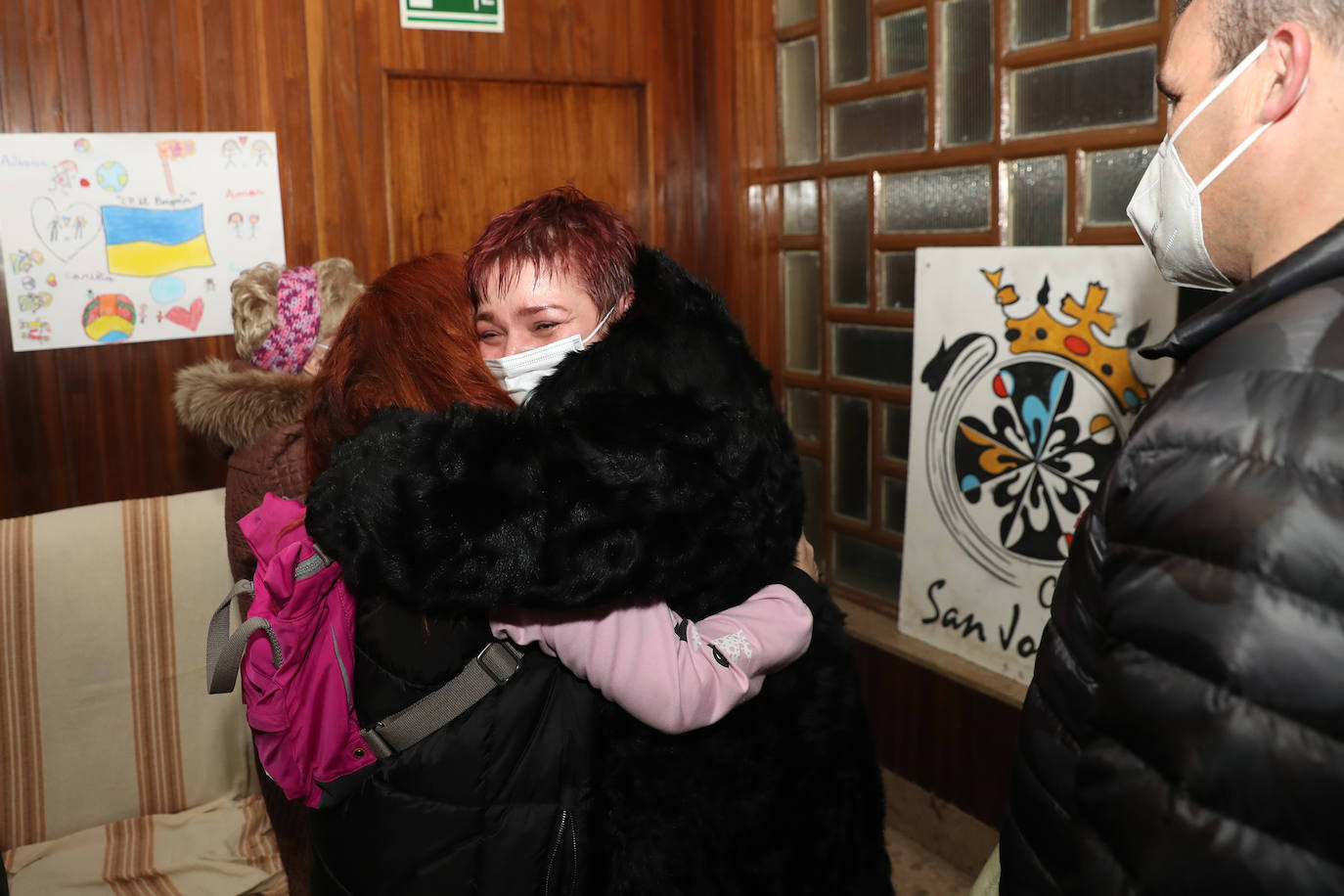 Más de 300 voluntarios han trabajado para adecuar el colegio San José para su llegada: «Hemos conseguido montar una casa para cincuenta personas en dos días»