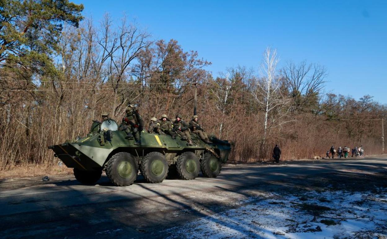 Rusia intensifica el cerco contra Kiev bombardeando las ciudades que la rodean