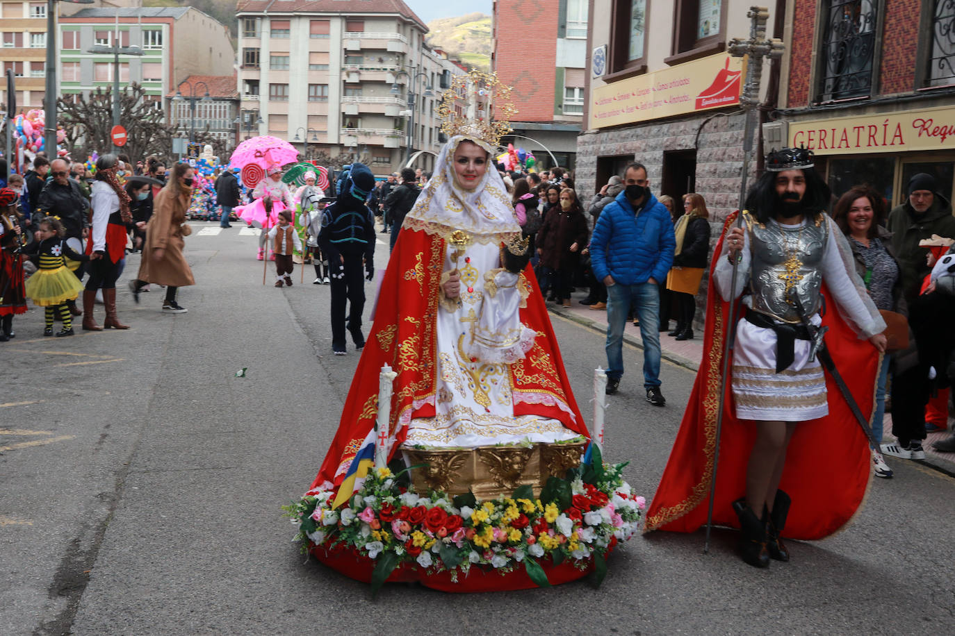 Fotos: Pola de Lena vive a lo grande el Antroxu