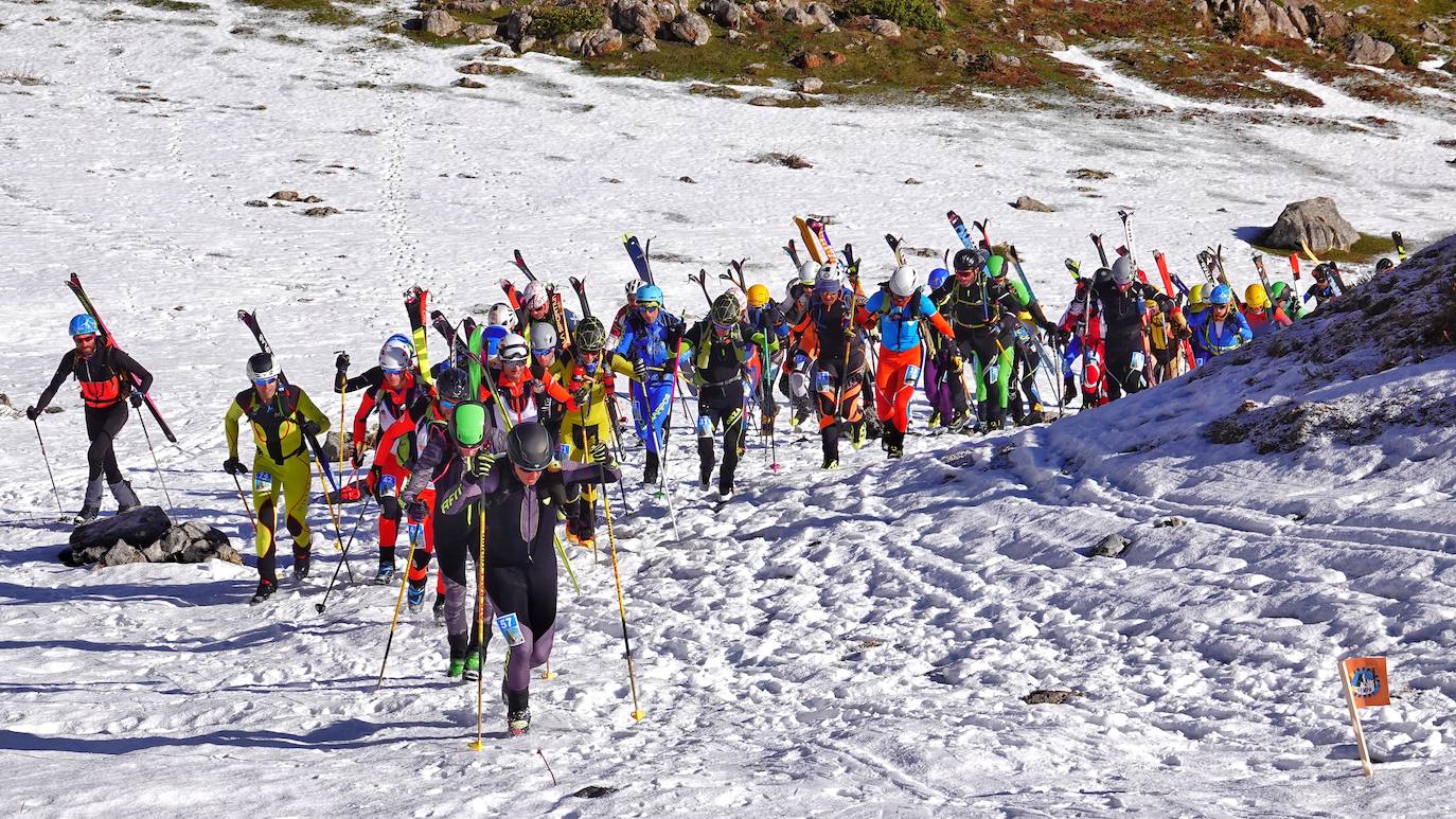 La carrera de esquí de montaña reúne este fin de semana a 120 participantes de toda España y Europa en el macizo de Andara, en los Picos