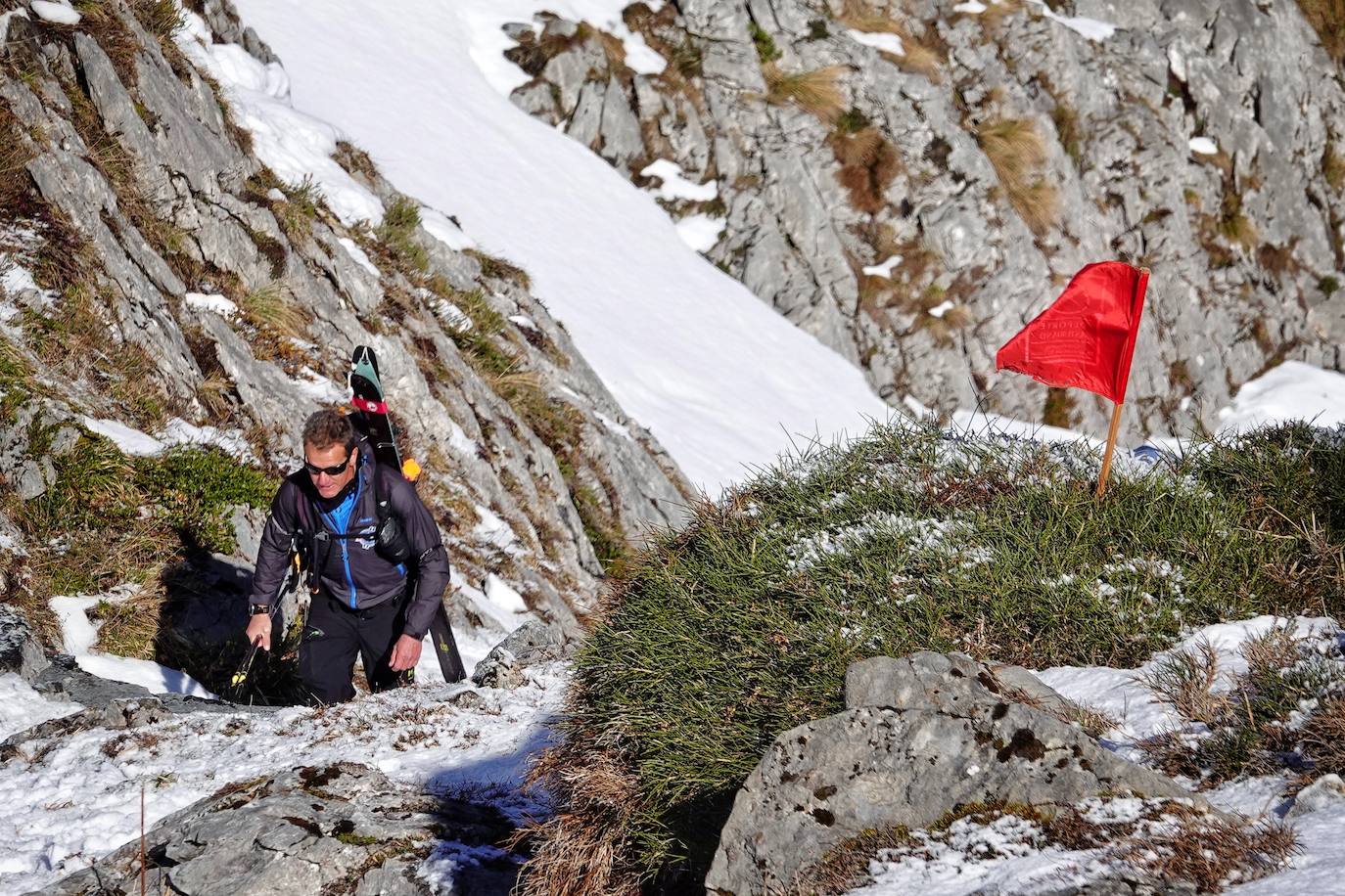 La carrera de esquí de montaña reúne este fin de semana a 120 participantes de toda España y Europa en el macizo de Andara, en los Picos