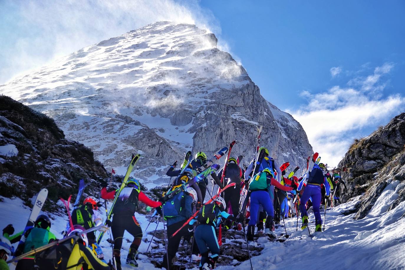 La carrera de esquí de montaña reúne este fin de semana a 120 participantes de toda España y Europa en el macizo de Andara, en los Picos