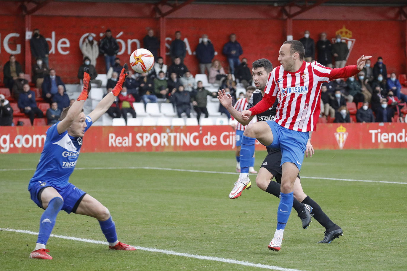 Fotos: Las mejores imágenes del Sporting B - Lealtad