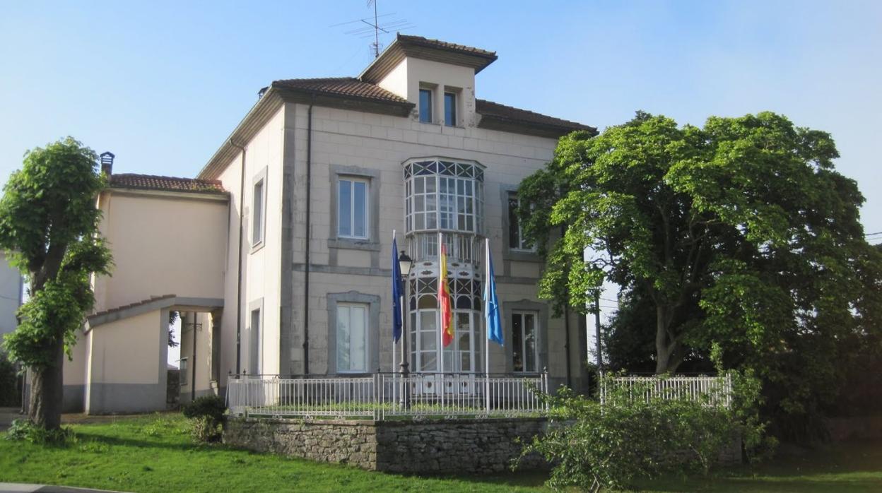 La antigua residencia de mayores de Grullos. 