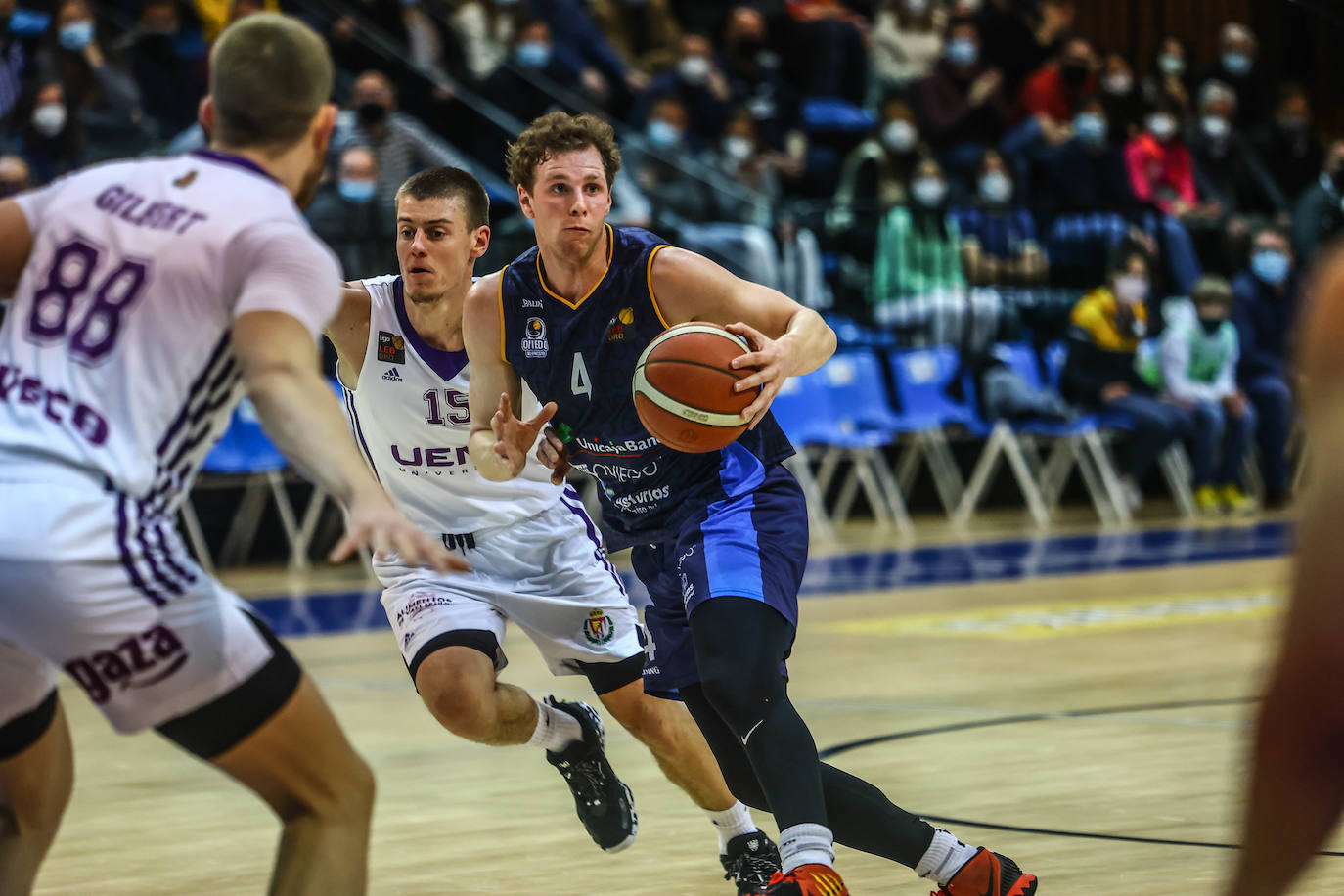 El base colombiano y el pívot tinerfeño destacaron en el tercer triunfo consecutivo de los ovetenses ante el Valladolid