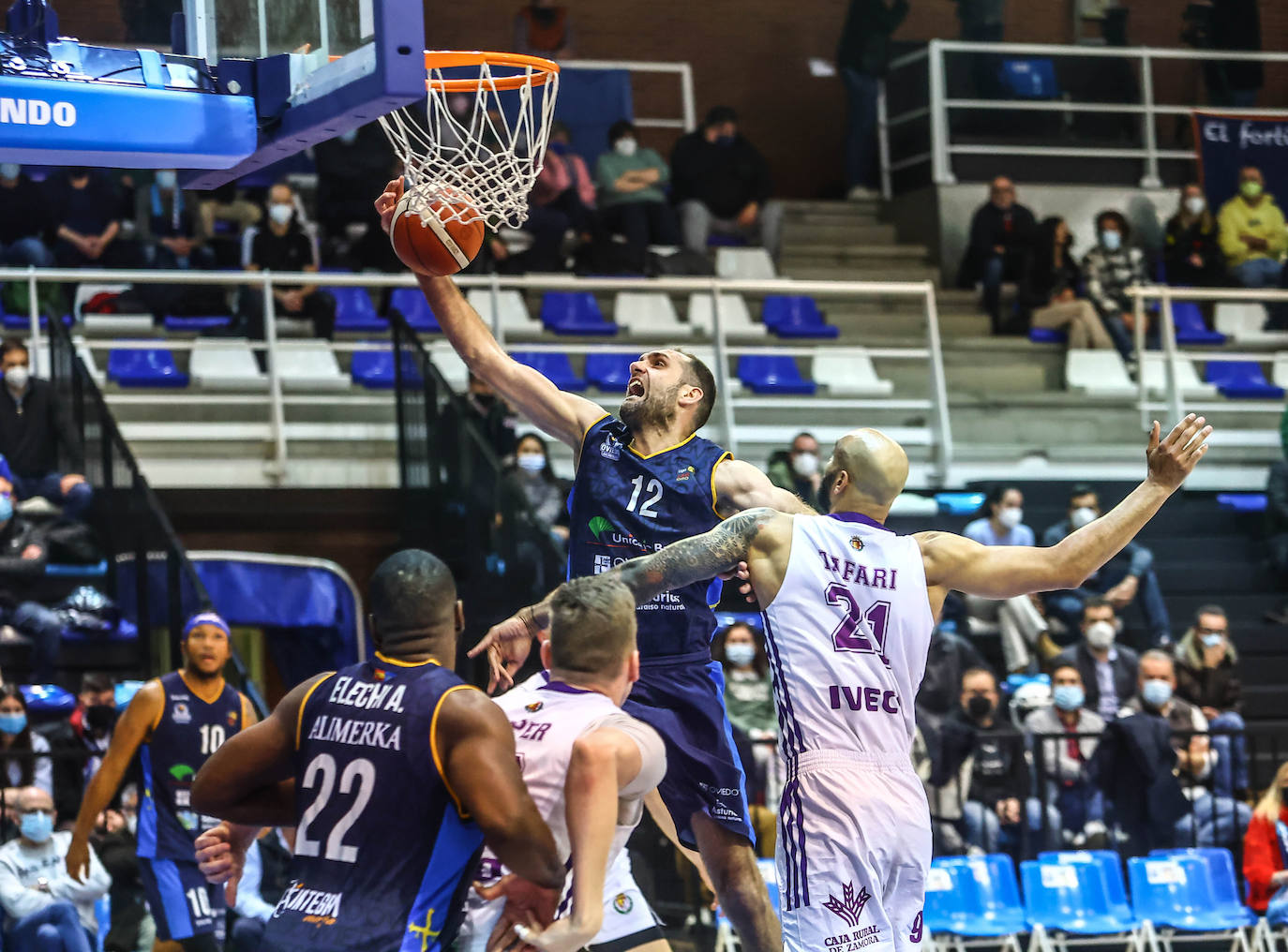 El base colombiano y el pívot tinerfeño destacaron en el tercer triunfo consecutivo de los ovetenses ante el Valladolid