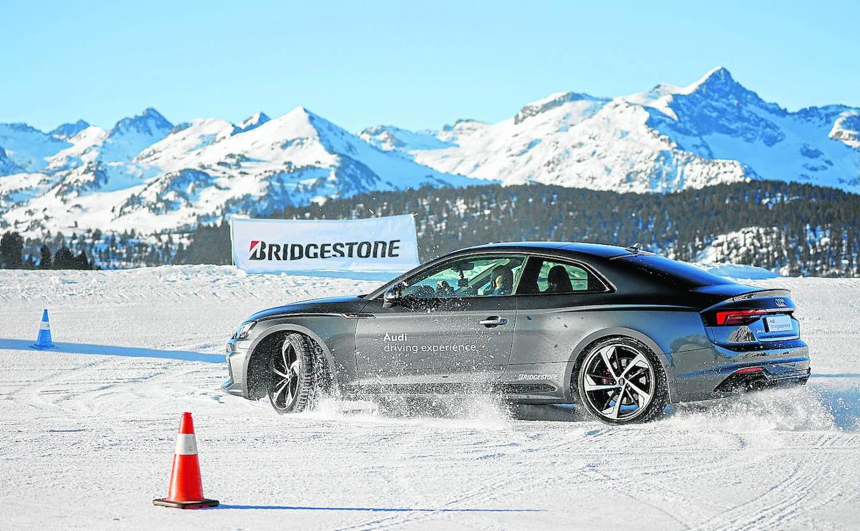 Los cursos se llevan a cabo con los vehículos de la gama Audi RS que alcanzan hasta los 520 CV. de potencia.